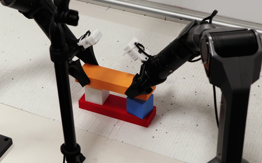 Bridge assembly: selected real-robot collaboration frame