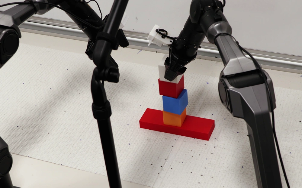 Block stacking: selected real-robot collaboration frame